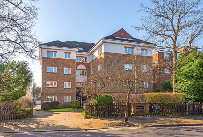3 Bedroom Flat For Sale In Court Downs Road, Beckenham, BR3