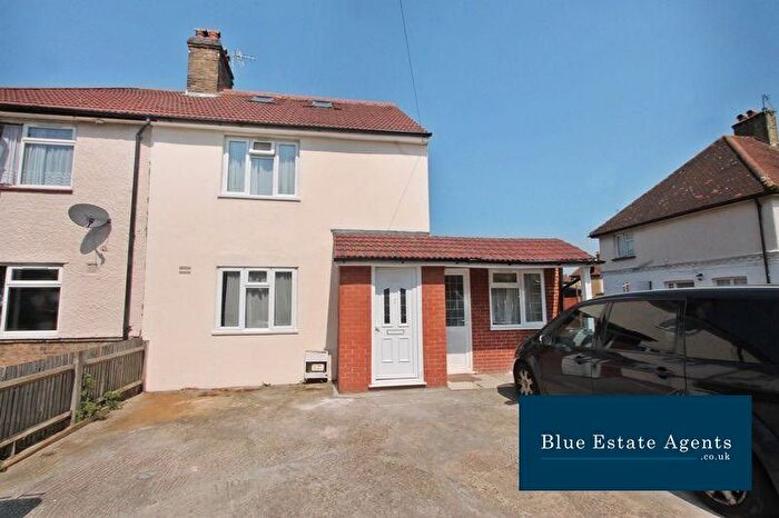 5 Bedroom Semi-Detached House To Rent In East Avenue, Southall, UB1