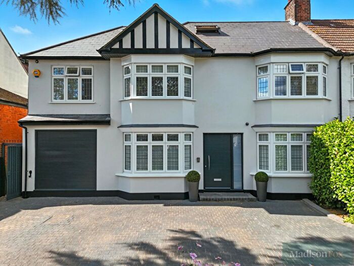 6 Bedroom Semi-Detached House For Sale In Malford Grove, South Woodford, E18