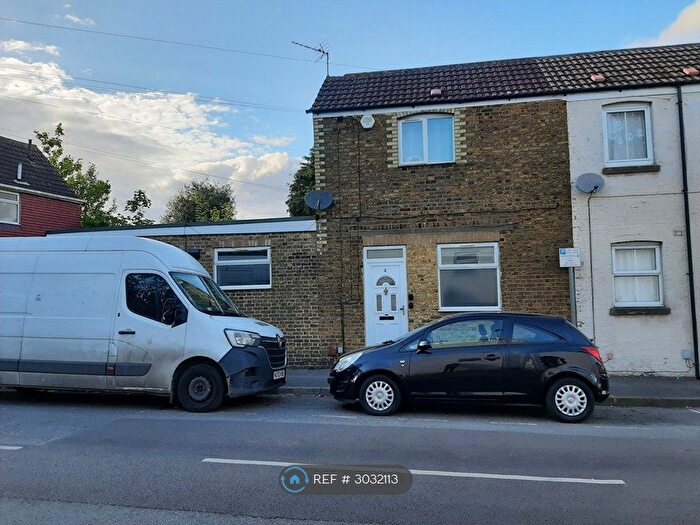 2 Bedroom End Of Terrace House To Rent In Montgomery Road, Gillingham, ME7