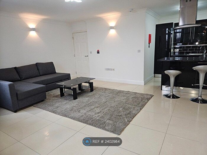 2 Bedroom Flat To Rent In Commercial Street, London, E1