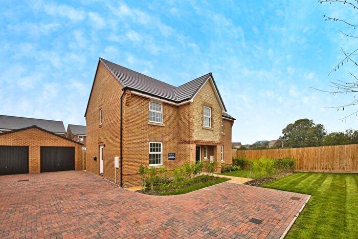 4 Bedroom Detached House For Sale In Round Common Walk, Stalbridge, Sturminster Newton, DT10
