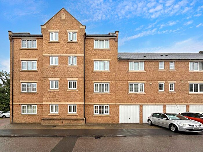 1 Bedroom Flat For Sale In Bramley Court, Luton Road, Dunstable, LU5