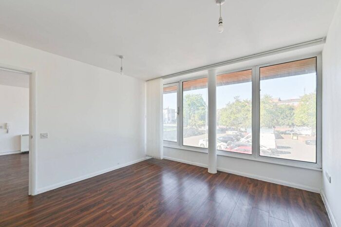 3 Bedroom Flat To Rent In London Road, Mitcham, CR4