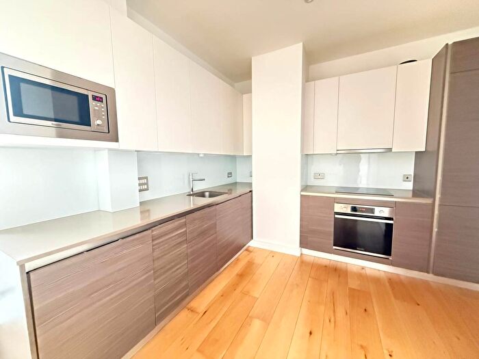 2 Bedroom Flat To Rent In Lampton Road, Hounslow, TW3