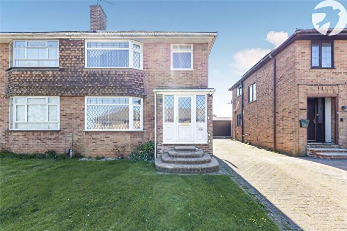 3 Bedroom Semi Detached House For Sale In St Georges Road, Swanley, BR8