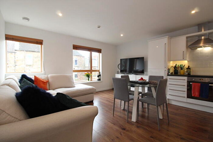 2 Bedroom Flat To Rent In Baker Street, /, Shawlands, G41