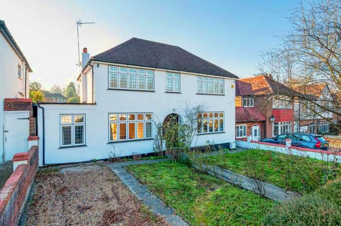 4 Bedroom Detached House To Rent In St. Thomas Drive, Pinner, HA5