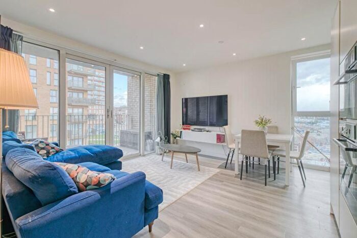 2 Bedroom Flat To Rent In Moorhen Drive, Edgware, NW9