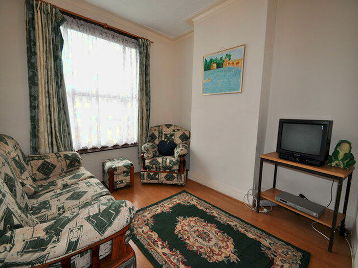 4 Bedroom Terraced House To Rent In Buchan Road, Nunhead, London, SE15