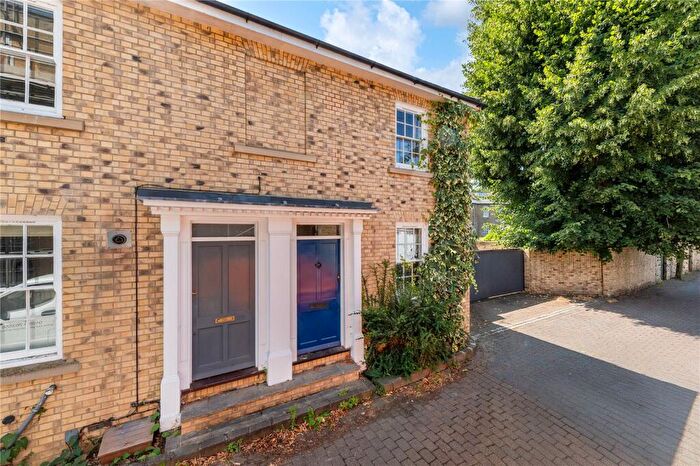 2 Bedroom House For Sale In Willow Walk, Cambridge, Cambridgeshire, CB1