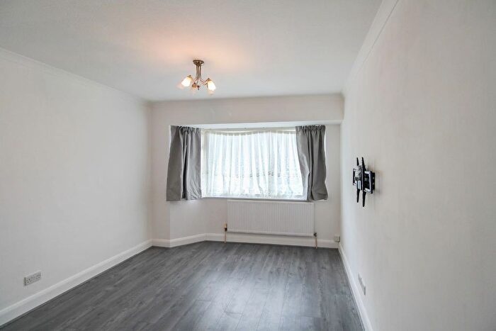 2 Bedroom Flat To Rent In Beresford Gardens, Enfield, EN1