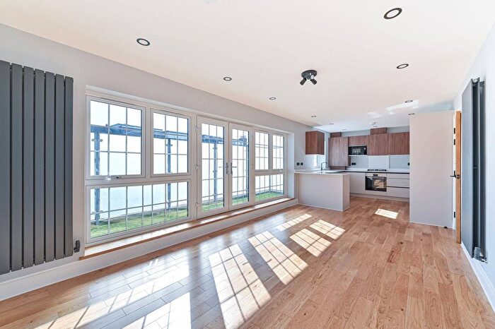 2 Bedroom Flat For Sale In York Road, Wimbledon, SW19