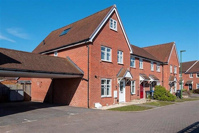 4 Bedroom Semi Detached House For Sale In Oaksheath Gardens, Worthing, BN13