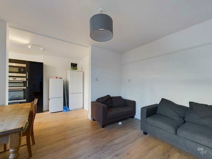 6 Bedroom House To Rent In Milner Road, Brighton, BN2