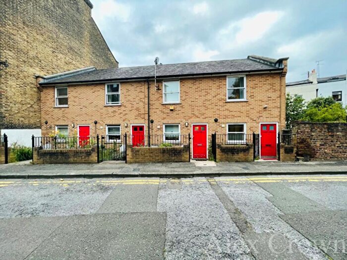 3 Bedroom Terraced House To Rent In Church Walk, Stoke Newington, N16