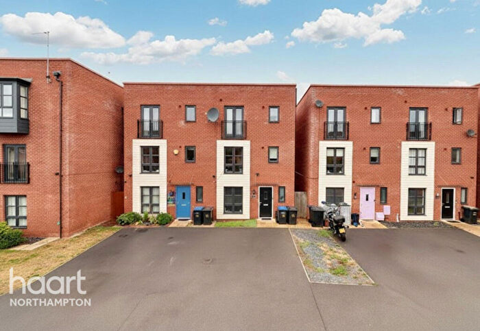 5 Bedroom Semi-Detached House For Sale In Hever Close, Northampton, NN5