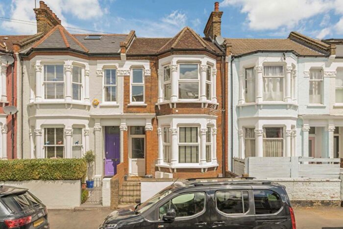 2 Bedroom Flat For Sale In Buchanan Gardens, Kensal Rise, NW10