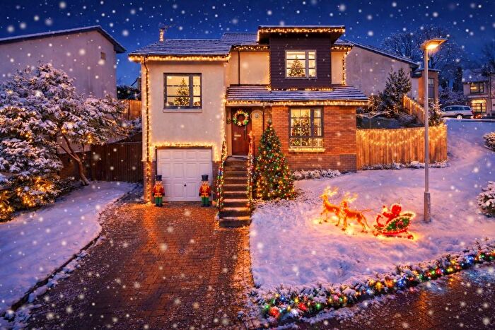 3 Bedroom Detached House For Sale In Braehead, Lochwinnoch, PA12