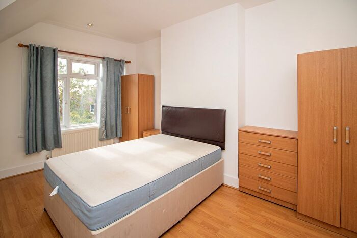 1 Bedroom Flat To Rent In Westwell Road, London, SW16