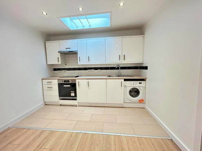 1 Bedroom Flat To Rent In Holloway Road, London, N7
