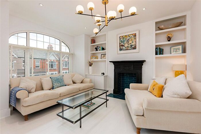 3 Bedroom Flat For Sale In Replingham Road, London, SW18