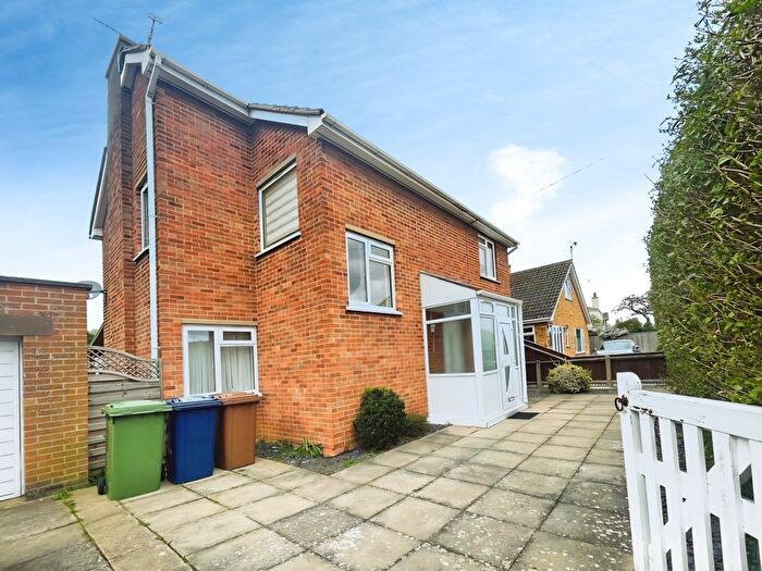 3 Bedroom Detached House To Rent In Hillside Road, PE15