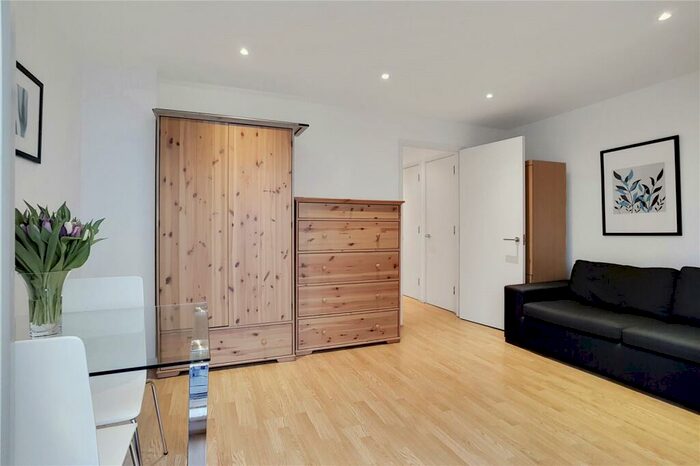 Apartment To Rent In Michigan Building, Biscayne Avenue, London, E14