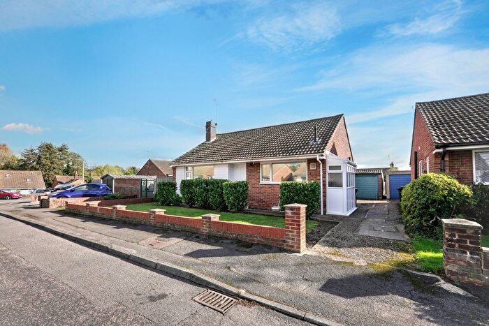 2 Bedroom Bungalow For Sale In Meadowbrook Road, Kennington, Ashford, TN24