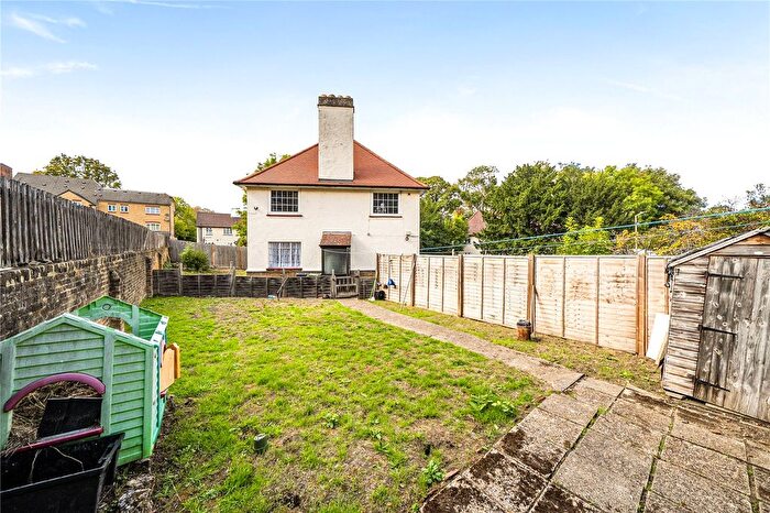 2 Bedroom Maisonette For Sale In Knights Hill, West Norwood, London, SE27