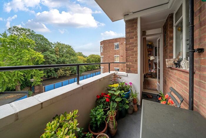 1 Bedroom Flat For Sale In Champion Hill, Camberwell, London, SE5