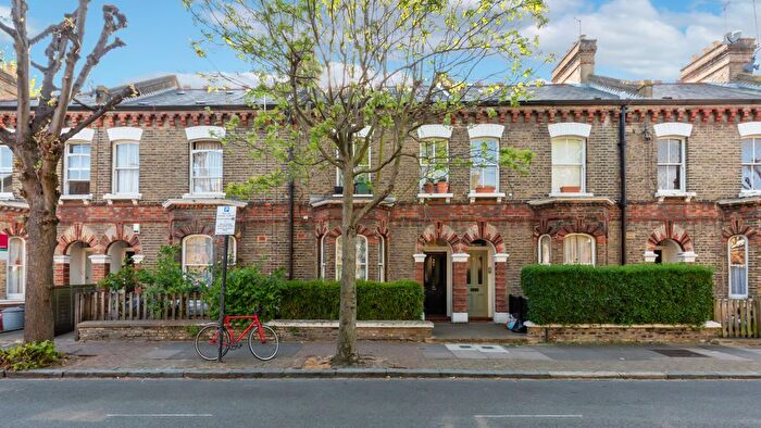1 Bedroom Flat For Sale In Grayshott Road, London, SW11
