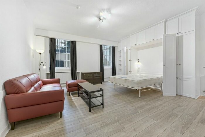 Terraced House To Rent In Lowndes Square, Knightsbridge, SW1X