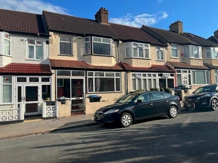 3 Bedroom Detached House To Rent In Hatch Road, SW16