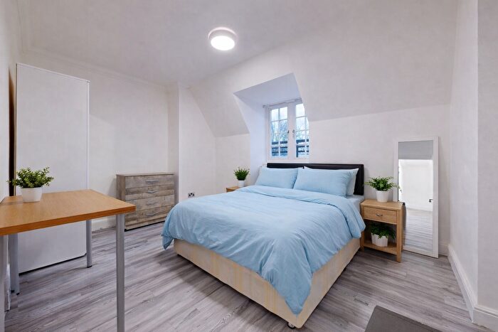 3 Bedroom Flat To Rent In Levita House, Euston, NW1