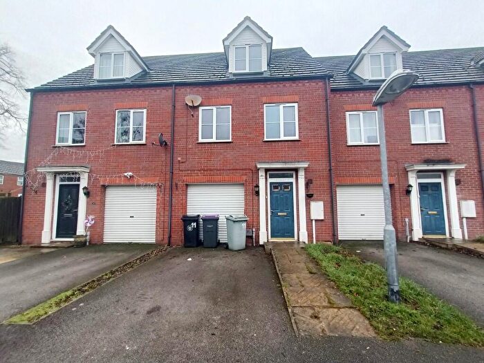 3 Bedroom Town House To Rent In Tilling Close, Grantham, Lincolnshire, NG31