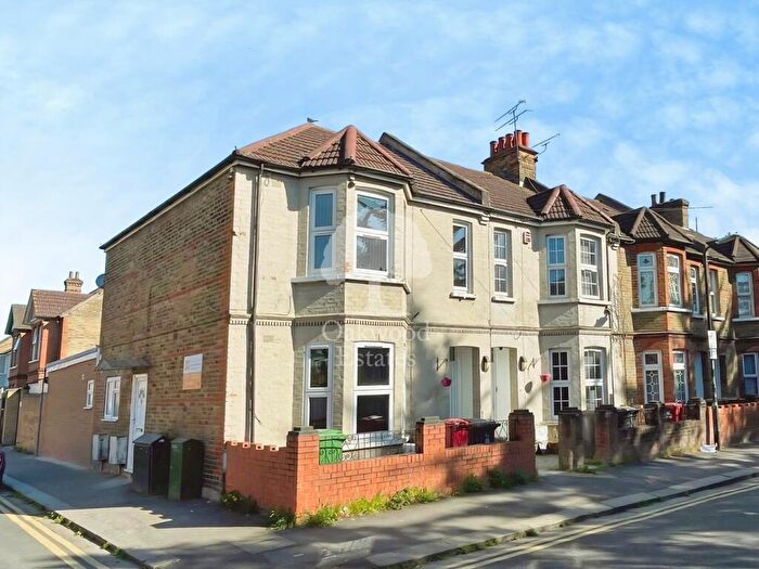 2 Bedroom Maisonette To Rent In Wellesley Road, Slough, SL1