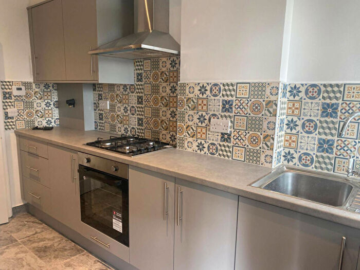 2 Bedroom Flat To Rent In Manor Court, York Way, London, N20