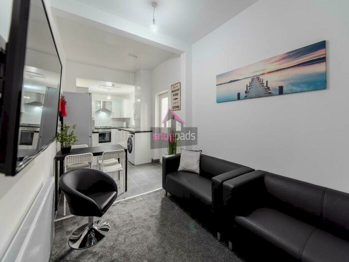 7 Bedroom House To Rent In Broad Street, Salford, M6