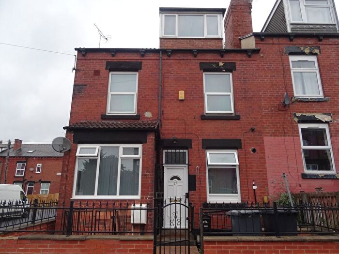 1 Bedroom Flat To Rent In Bayswater Mount, Leeds, LS8