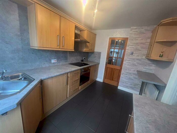 3 Bedroom Terraced House To Rent In Hayfield Close, Staveley