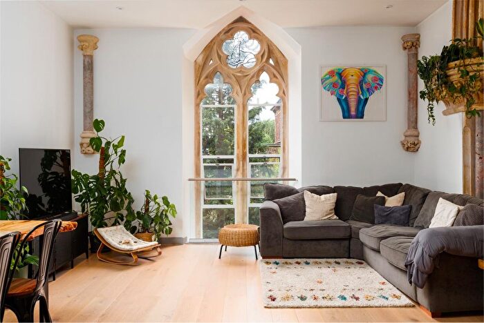 2 Bedroom Flat For Sale In Oakfield Road, Clifton, BS8