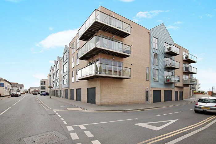 2 Bedroom Flat To Rent In James House, Waterside Marina, Colchester, Essex, CO7