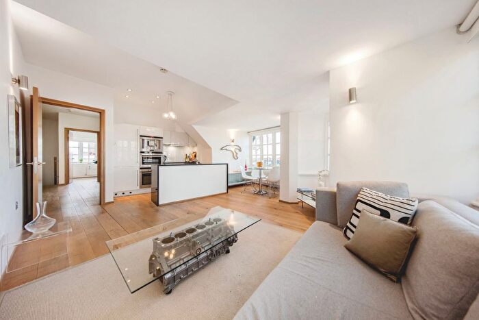 2 Bedroom Flat To Rent In Sheen Road, Richmond, Surrey, TW9