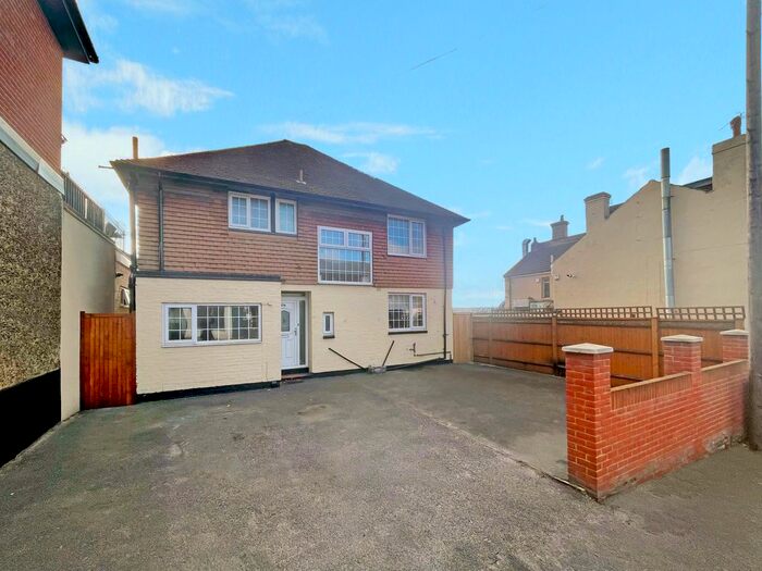 4 Bedroom Detached House To Rent In Frindsbury Hill, Strood, Rochester ME2