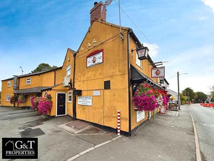 2 Bedroom Flat To Rent In Flat Above Stourbridge Road, B63