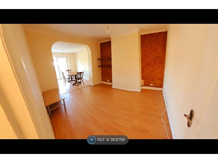 4 Bedroom Terraced House To Rent In Allenby Road, Southall, UB1