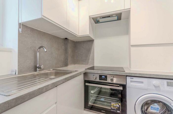 2 Bedroom Flat To Rent In Pentonville Road, Angel, London, N1