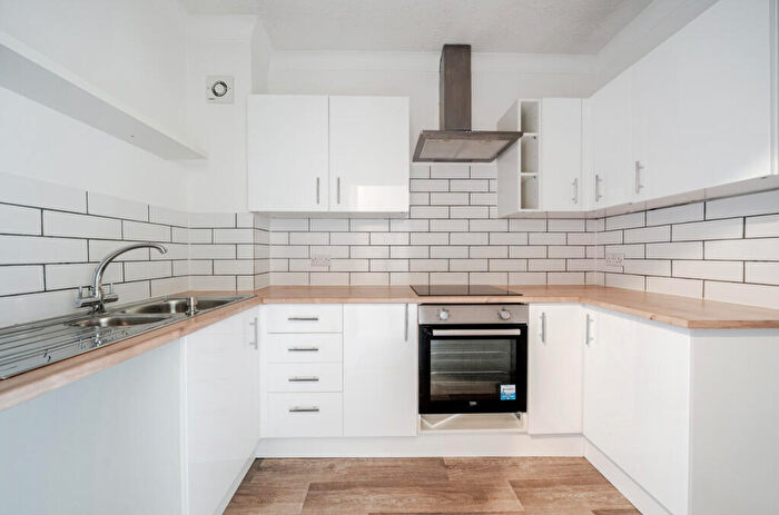 Flat To Rent In Applesham Court, South Street, Lancing, West Sussex, BN15