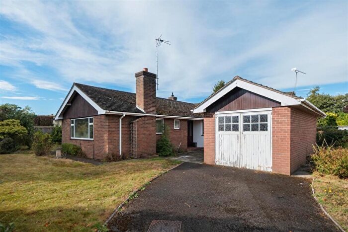 3 Bedroom Detached Bungalow For Sale In Manor Park, Great Barrow, CH3